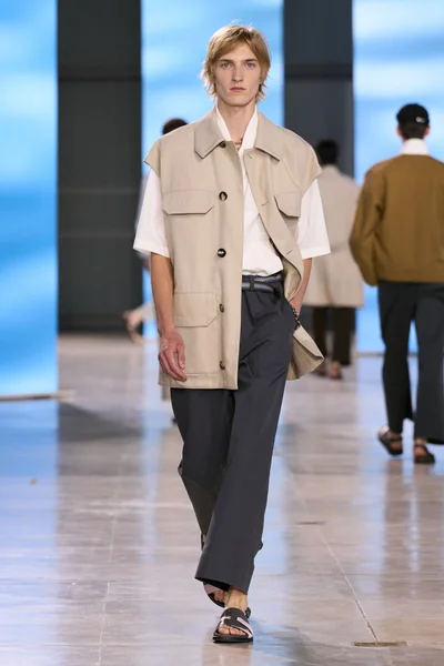 Look 24
